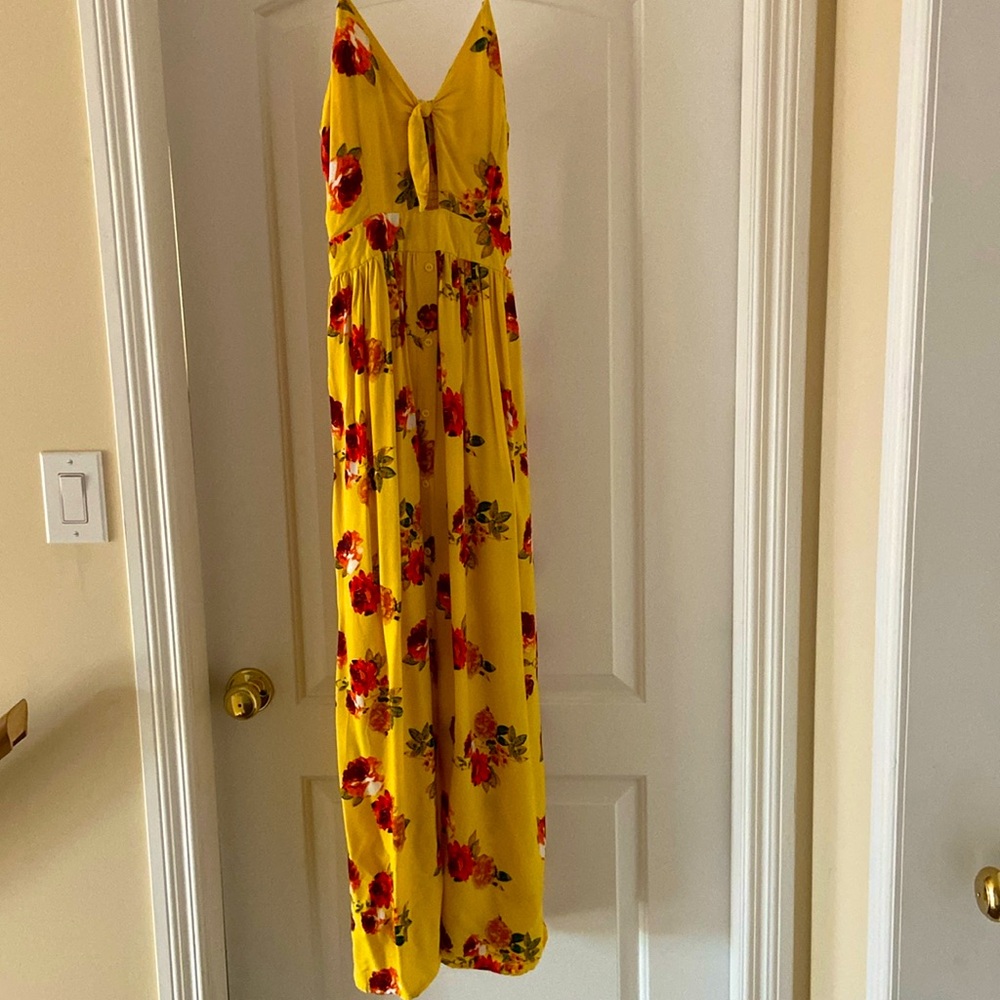 Floral print maxi dress in size M